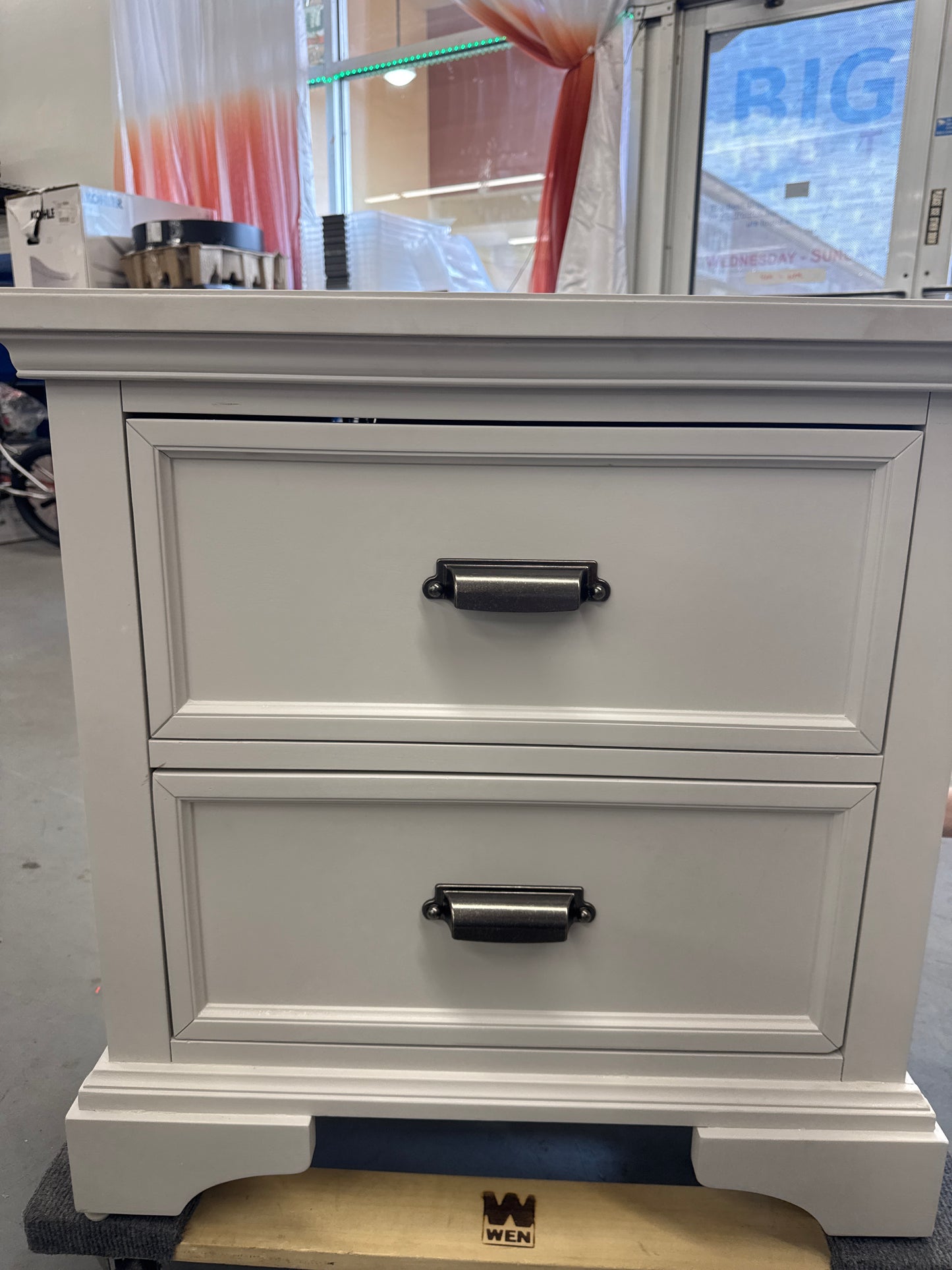 Wynne 2-drawer Nightstand