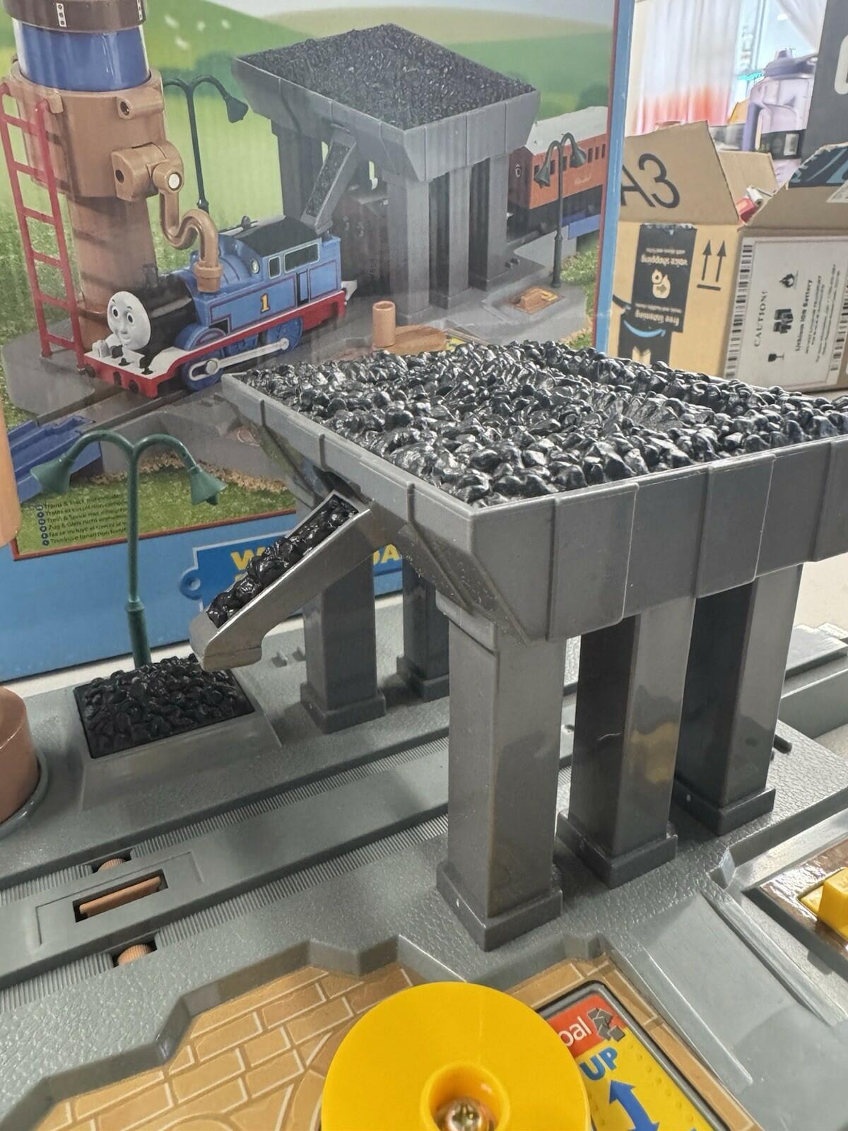 Thomas & Friends Water Tower & Coal Loader - New In Box - Vintage - Retired