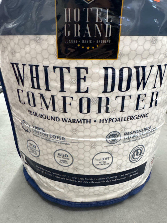Hotel Grand Luxury Year Round Oversized 650 Fill Down Comforter Queen/Full Size