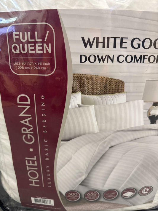 Hotel Grand Luxury Year Round Oversized 650 Fill Power Down Comforter King