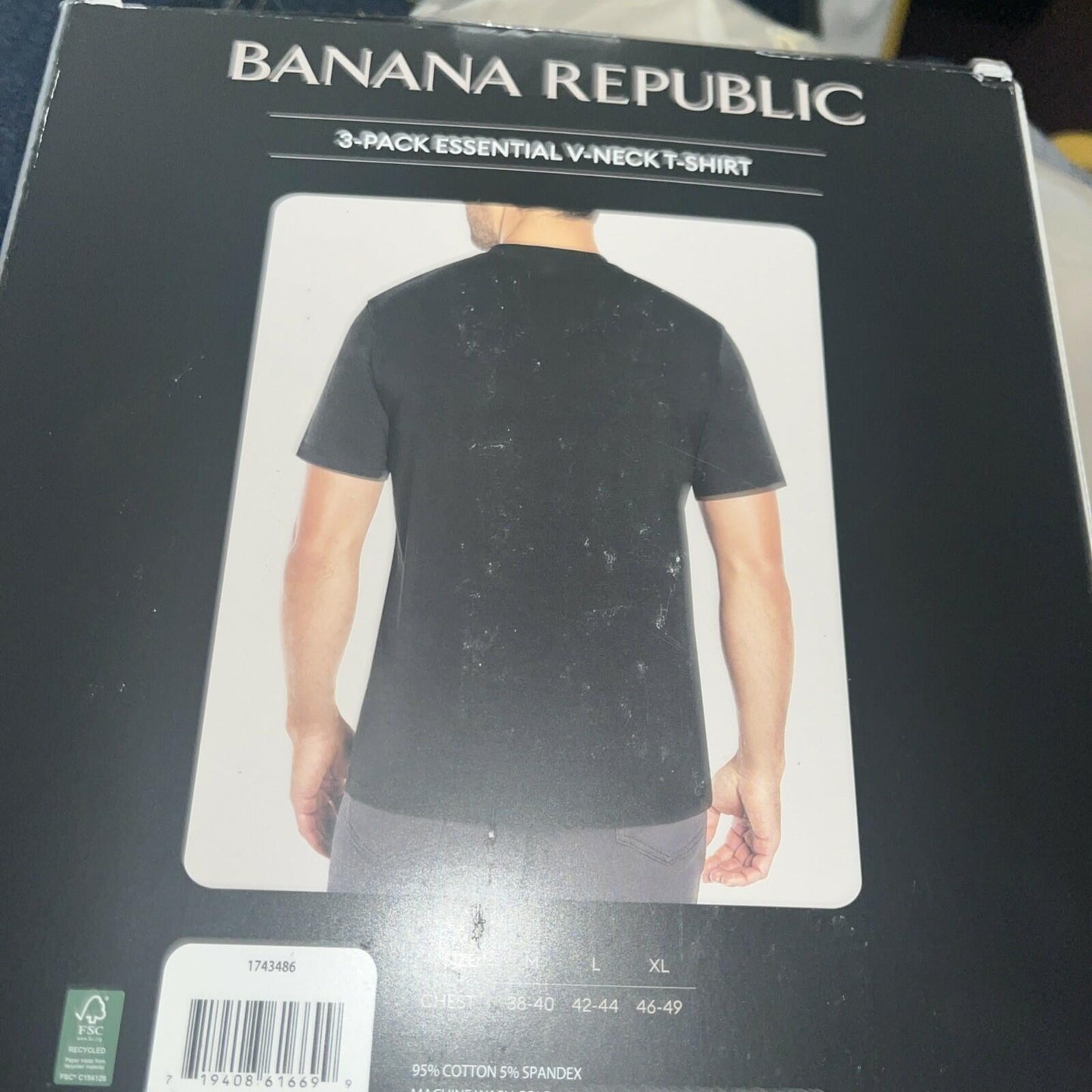 NEW Banana Republic Men's 3-Pack Essential V-Neck T-Shirts, Black Large