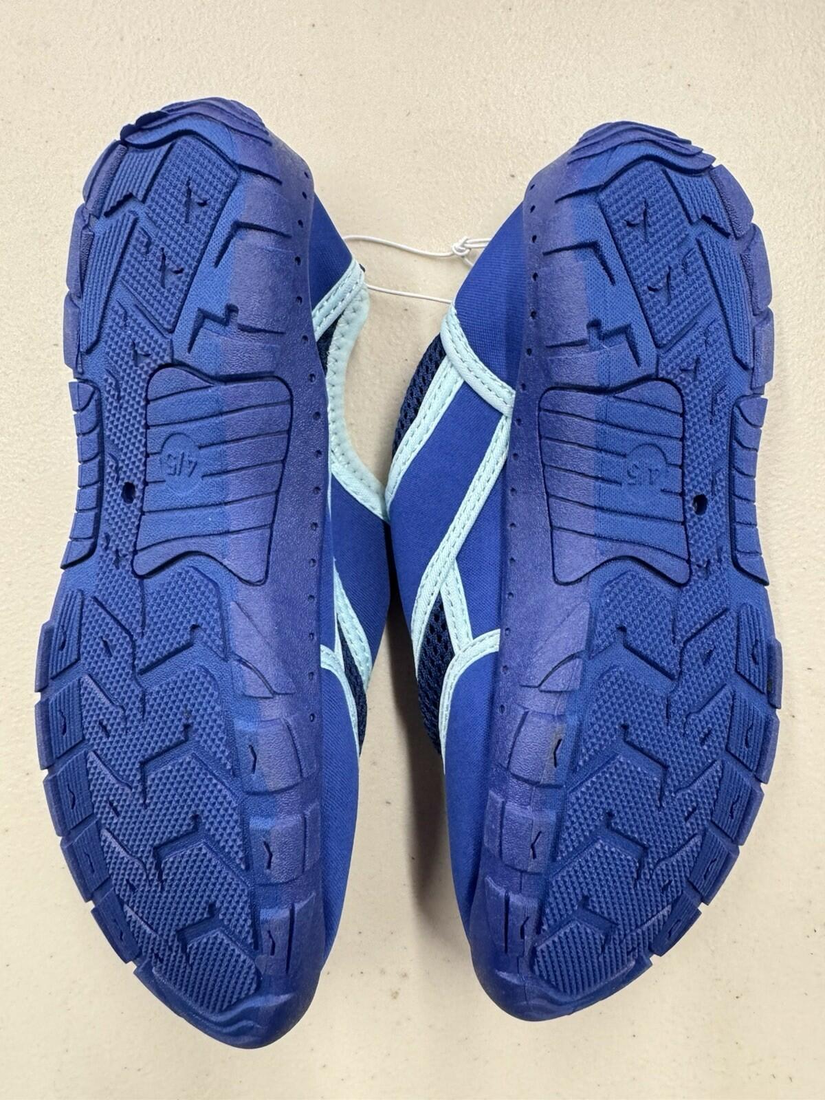 The Children's Place  Boy's Water Shoes Blue Size Youth  Size 4-5,New In Bag!