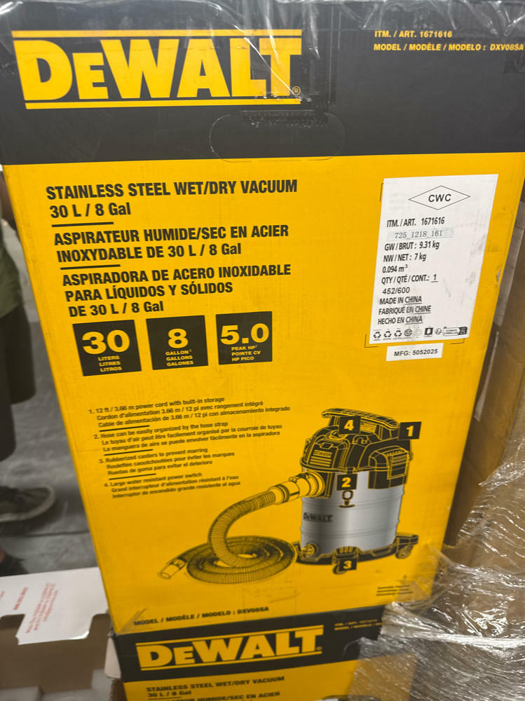 Dewalt DXV08SA Stainless Steel Wet/Dry 8-Gallon 5 HP Vacuum (Retail)