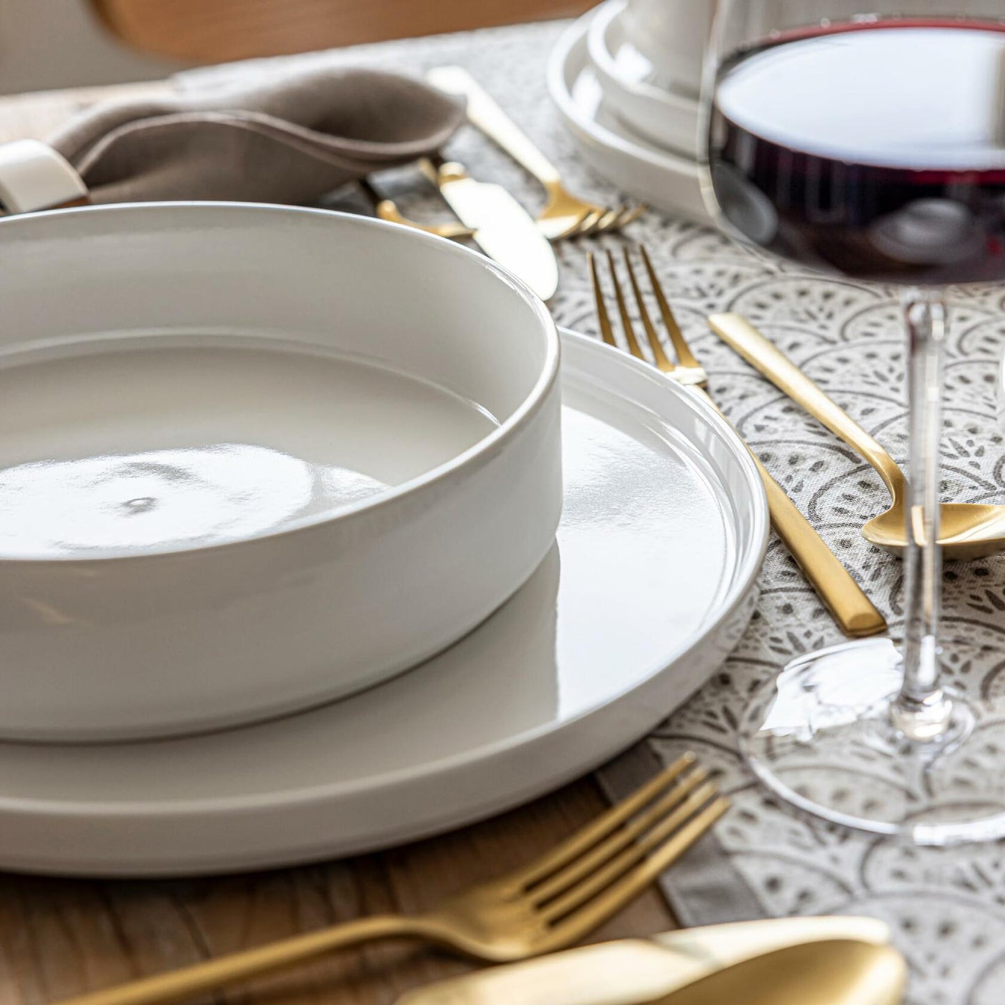 over&back 16-Piece Stackable Stoneware Dinnerware Set – Plates & Bowls, Gray